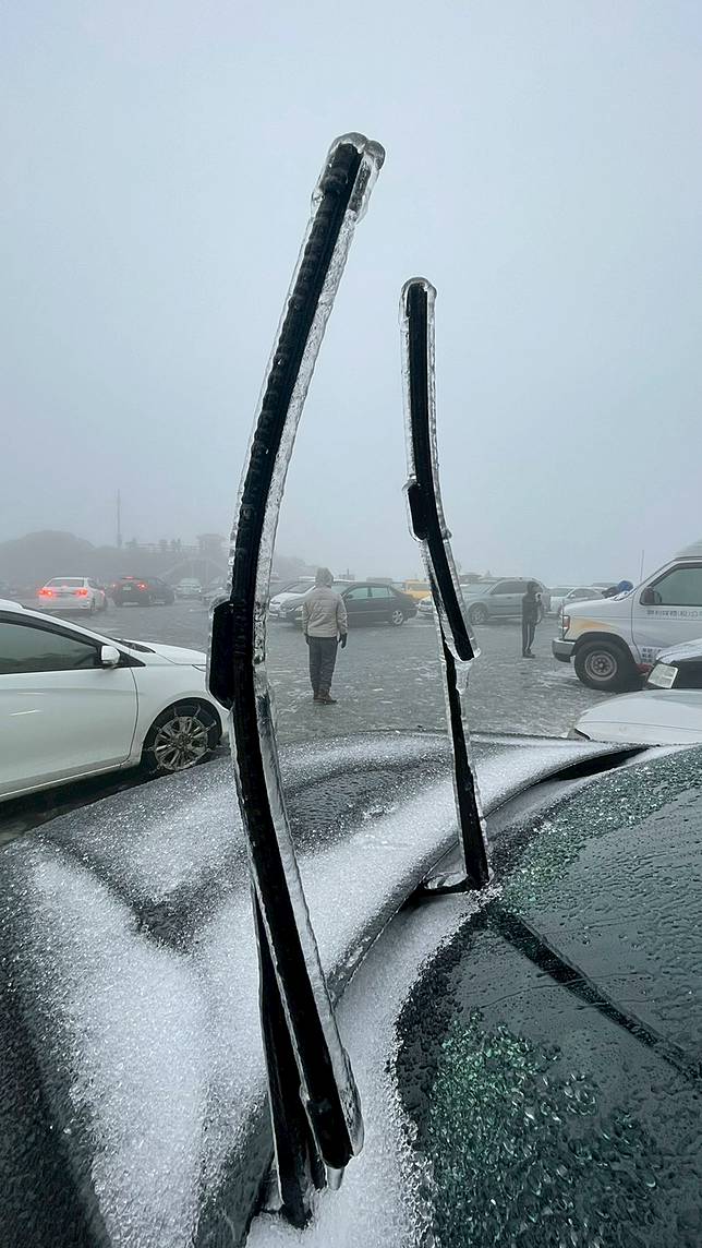 合歡山奇特的冰封世界