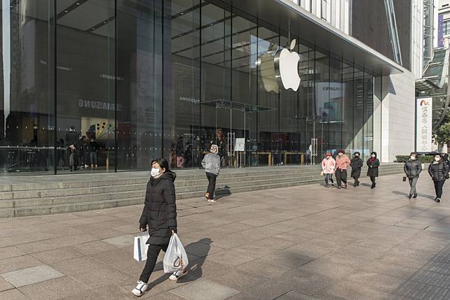 Shanghai’s shopping districts have been hit heavily by coronavirus – but the city’s luxury shops were never obviously booming. Photo: Bloomberg