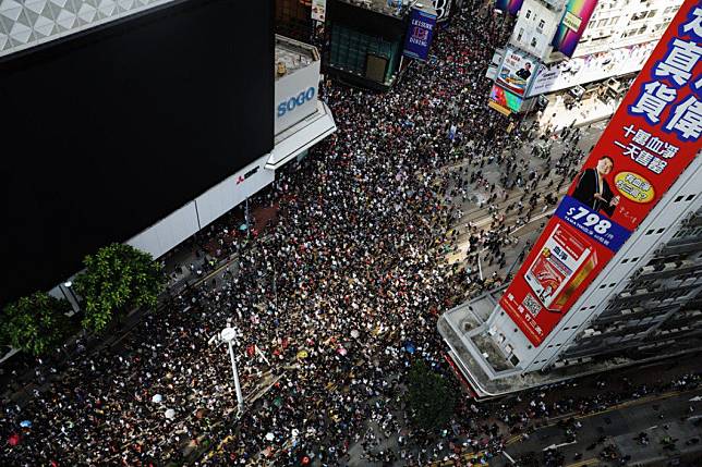Protests on Sundays have led many shops and malls to close, leading to huge losses in sales. Here demonstrators march on Hennessy Road in Causeway Bay, a big shopping area, on September 15, 2019. Photo: Bloomberg