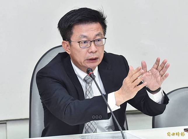 郭國文宣示，如果他跟光電業者有任何不當利益往來，他不只願意退出選舉，更願意退出政壇負責。(資料照)