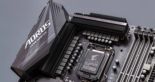 技嘉Z590 AORUS MASTER主機板開箱：供電相數再提升，背板插槽都加固