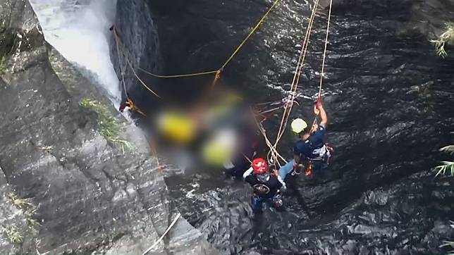 飛龍瀑布溯溪團，目前累計5人獲救，4死1失聯，持續搜救中。（資料畫面）