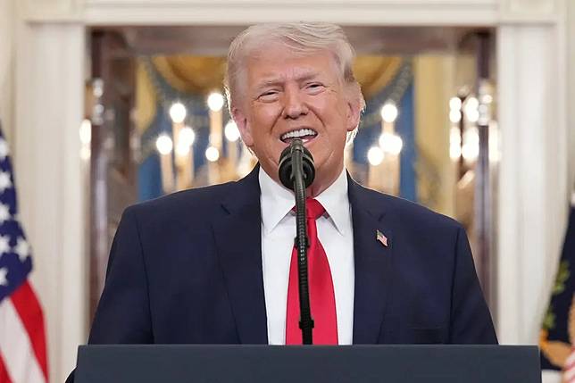 美國總統川普（Donald Turmp）美東時間1日晚間9時，在白宮發表全國演說。（圖／美聯社／達志影像）