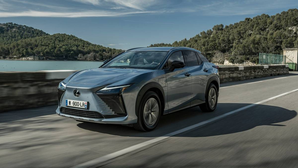 Lexus RZ450e 推旗艦款，售價 230 萬起！ | 2GameSome | LINE TODAY