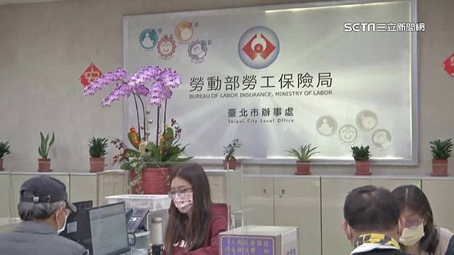 勞退勞保基金虧損慘重，台股暴跌拖累勞工退休金血本無歸！（圖／ 三立新聞台）