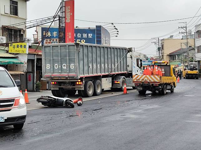 台中市神岡區今天下午發生死亡車禍，機車騎士當場死亡。記者游振昇／攝影