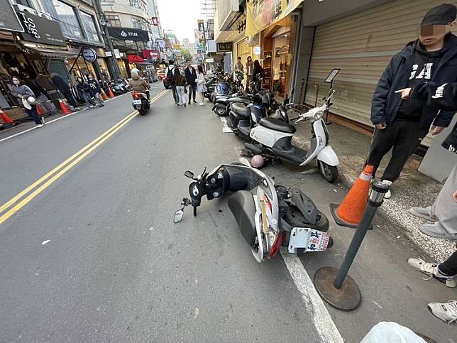 車禍現場。中壢警分局提供