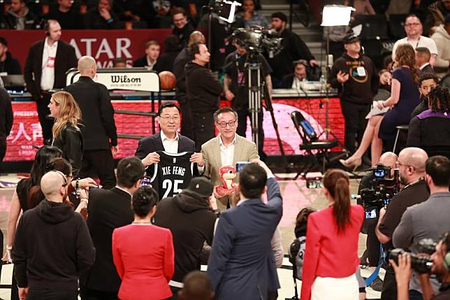 Chinese Ambassador to the United States Xie Feng (C-L) and Joseph Tsai (C-R), the owner of the Brooklyn Nets, exchange gifts prior to the tip-off of the Chinese New Year celebration game at Barclays Center in New York, the United States, on Jan. 27, 2025. (Xinhua/Liu Yanan)