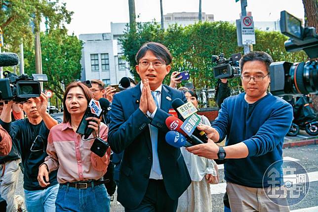 針對鄭先生指控，黃國昌（圖）受訪回應，認為這種私人之間契約上的糾紛，就交給法院判決就好，沒必要透過媒體報導來處理。