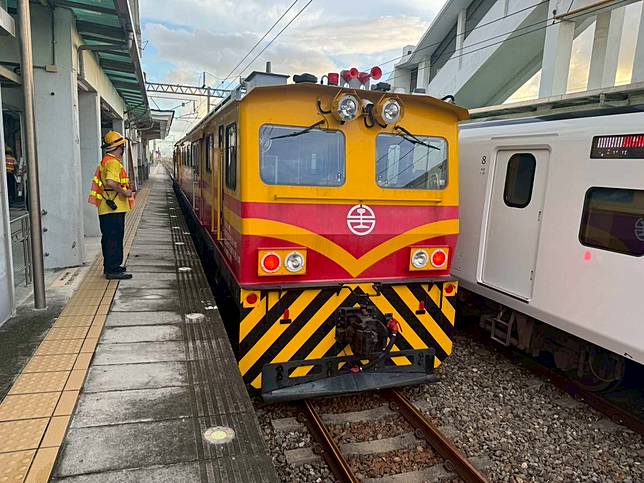 台鐵公司於今(30)日特別加開5392次新自強號列車，從花蓮（12:49開）開往新左營，並全車提供自由座。圖：台鐵提供