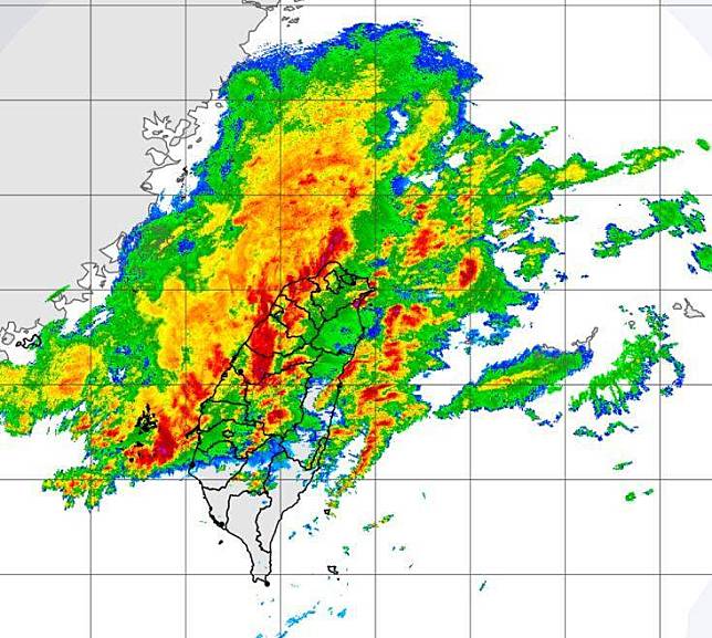 雷達回波顯示，旺盛對流已經觸陸。(圖擷自中央氣象署)