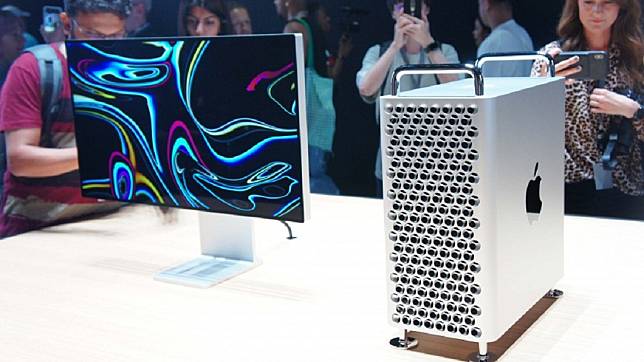 新款的Mac Pro，外型再度掀起話題。　圖／中央社