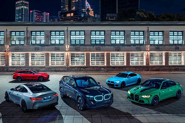 全新BMW M 50 Jahre Ultimate Collection包括M3 CS、M4 CSL、M2、M3 Touring、XM，一出場即奪眾人目光。