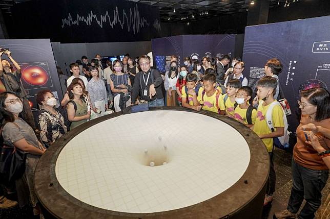 科博館辦「驚心洞波」特展      揭開黑洞、重力波神秘面紗