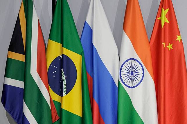 金磚國家(BRICS)由巴西(Brazil)、俄羅斯(Russia)、印度(India)、中國(China)、南非(South Africa)成立。