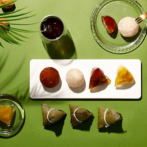 星巴克結合最受歡迎的星冰粽與星蕨餅，掀起復古懷舊甜品風。 (圖片提供/星巴克)