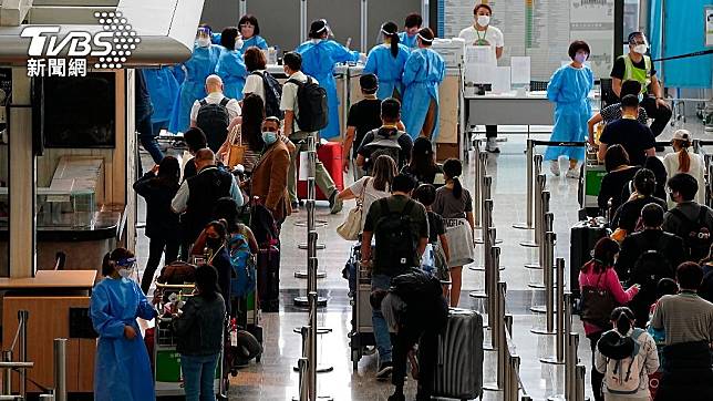 香港宣布自26日開始，入境檢疫縮短為0+3。(圖／達志影像美聯社)