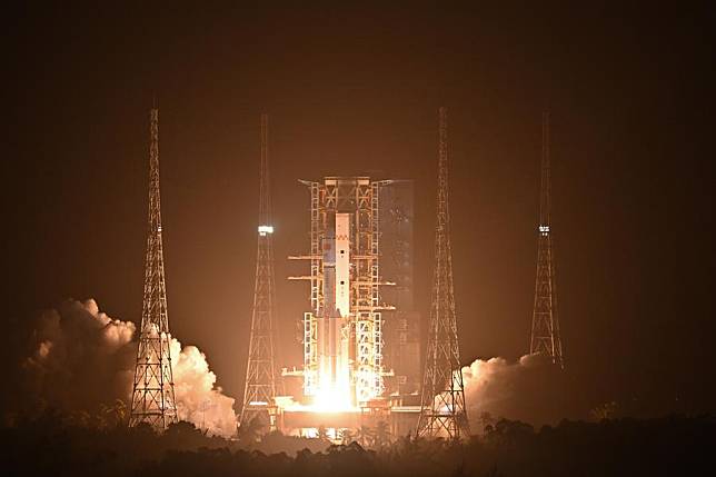 A Long March-7 Y8 carrier rocket carrying cargo spacecraft Tianzhou-7 blasts off from the Wenchang Spacecraft Launch Site in south China's Hainan Province, Jan. 17, 2024. (Xinhua/Liu Jinhai)