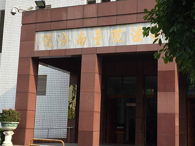 台南高分院認為，李男以一行為同時觸犯重傷害及家庭暴力防治法二罪名，從重依重傷害罪處斷。法官撤銷原判決，認李犯重傷害罪判刑5年10月，可上訴。聯合報系資料照
