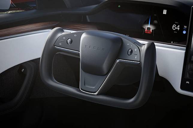 Yoke 新式方向盤引人注目，但 Tesla 品質卻沒跟上車價。