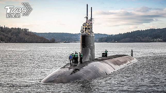 美國海軍「康乃狄克號」自2021年10月至今一直在等待維修。（圖／翻攝自達志影像美聯社）