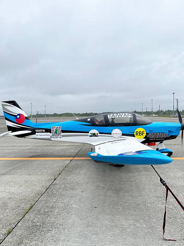 台灣飛行員林睿哲將飛機塗裝「TAIWAN」字樣與台灣國旗圖案，被視為愛國飛行員。翻攝threads rogerworldflight