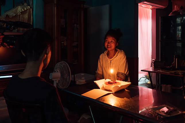 血癌男孩吳嘉源的媽媽莊婷說他們沒有過生日的儀式，但在嘉源20歲生日當天，她還是給兒子唱了中英文的生日快樂歌。（攝影／余志偉）  
