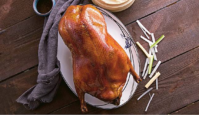聖誕午餐或晚餐均可享用招牌北京烤鴨，每人可嘗半隻烤鴨。（餐廳提供）