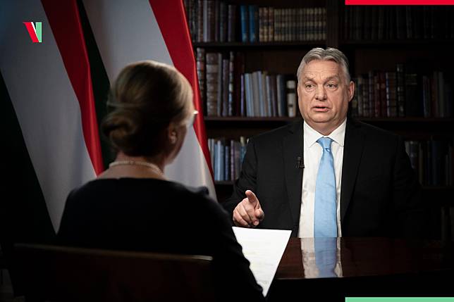 匈牙利總理奧班(Viktor Orban)接受匈牙利M1新聞台專訪。(圖：Viktor Orban臉書)