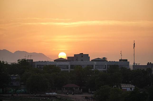 This photo taken on April 8, 2024, shows the sunset scenery in Juba, South Sudan. (Xinhua/Han Xu)