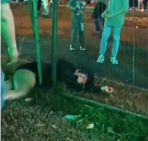 馬來西亞一處遊樂場發生「飛天八爪魚」器材甩飛人事故，其中1名女性傷者滿臉是血。（圖／翻攝自Instagram）