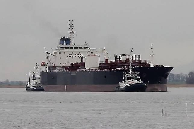 The oil tanker Nave Constellation was attacked by pirates on December 3 in the Gulf of Guinea. Photo: YouTube