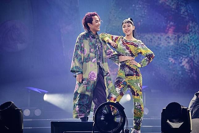 王仁甫與女兒樂樂PK熱舞，樂樂的精彩表現令人驚艷。（華貴娛樂提供）