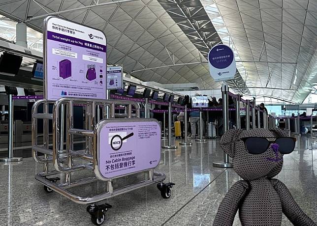 轉用橫向行李架方便旅客量度香港快運：冀提升閘口效率| on.cc 東網 