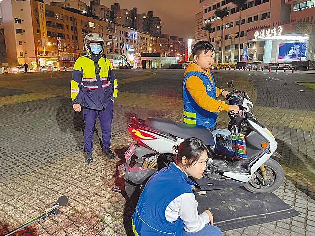 桃圓環、警、監聯手展開多項稽查行動，打擊改裝車噪音。圖：警方提供