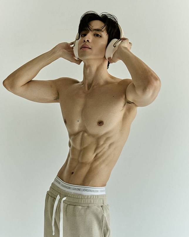 ยอมใจหุ่นพระเอกดัง