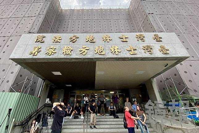 李姓房仲毒駕撞死22歲騎士，國民法庭本周密集審理，李男上午本應出庭卻失聯，合議庭已裁定將他收押。