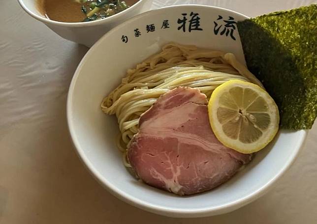 因客人用餐後拿出《吉伊卡哇》周邊玩耍，導致店家發出公告。（翻攝自旬菜麺屋 雅流instagram）