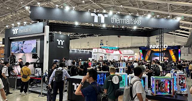 Thermaltake曜越展出CTE Form Factor系列等眾多機殼、磁吸散熱風扇