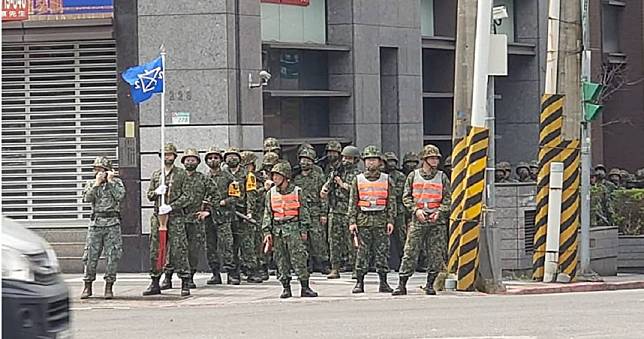 士林街頭出現大批軍人　民眾好奇拍照貼網引熱議