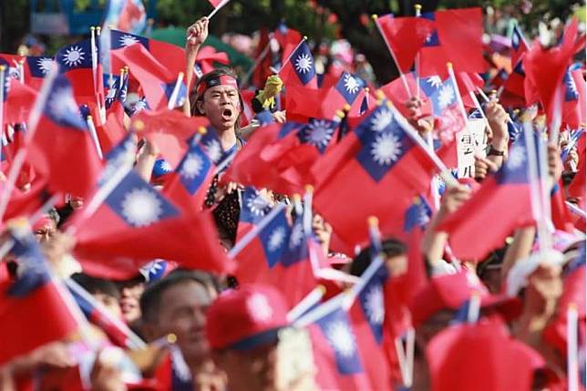 韓國瑜15日在雲林斗六人文公園舉行造勢大會，旗海飄揚。（黃國峰攝）