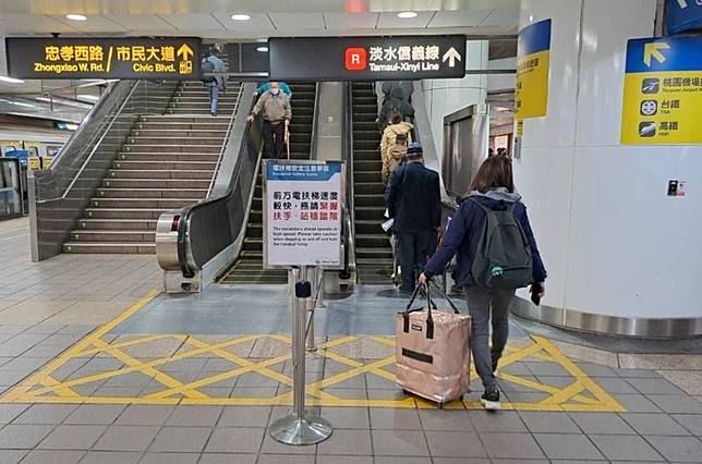北捷即日起陸續微調台北車站、市政府站等轉乘或旅客較多車站，共計47座上行電扶梯運行速度。（北捷提供）