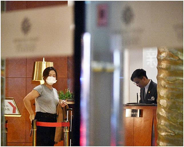工會指，根據內部消息指出，酒店以口頭方式通知禁止前線員工於工作時佩戴口罩。
