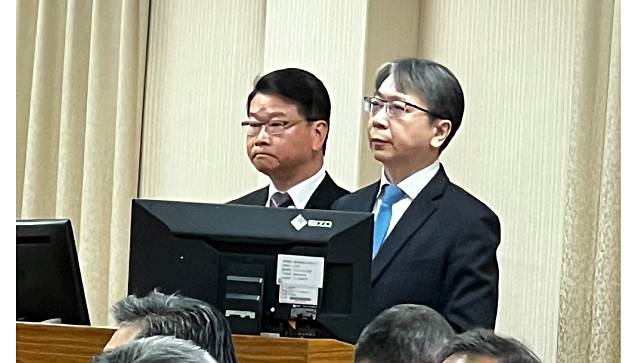 國安局長蔡明彥(右)與調查局長王俊力與2024.3.21赴立法院備詢。郭宏章攝