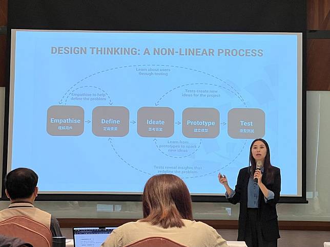 南市辦理優質旅館認證培訓課程，理想PAARK水岸生活總經理陸嘉琪分享運用設計思考打造永續品牌在地化議題。（觀旅局提供）