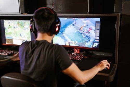 中國官方嚴格限制未成年人打網路遊戲。（示意圖，Pexels）