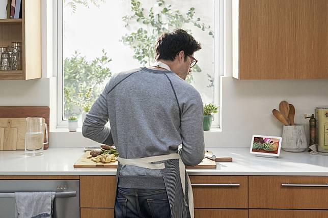 If you’re stuck for presents this Christmas, look to gadgets like Google Nest Hub, a digital assistant for the home. Photo: Google