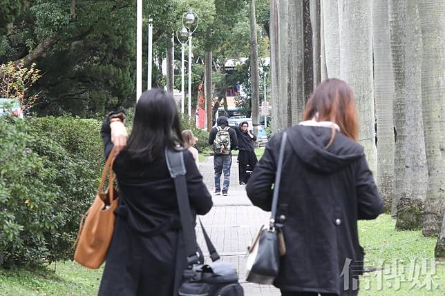 無卡分期詐騙橫掃校園，日前中部多個大專院校爆發無卡分期詐騙案，業務員以衝業績為由，誘惑大學生申辦無卡分期。（圖片來源／信傳媒編輯部）