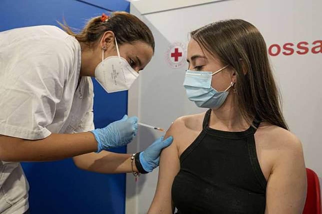 義大利學生接種輝瑞疫苗（AP）