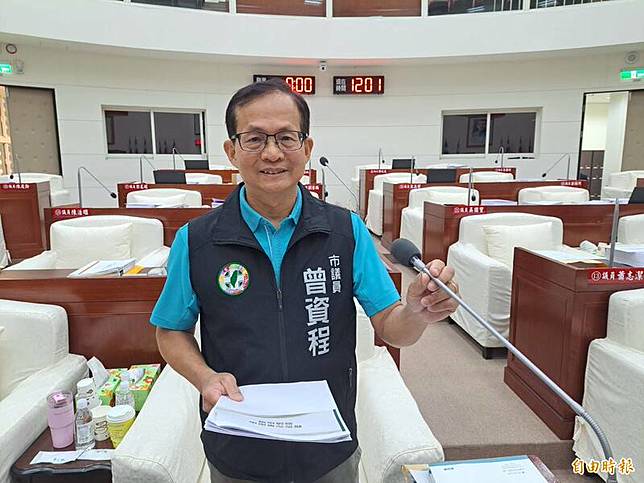 新竹市議員曾資程稱已上任一週的市府新發言人楊寶楨，至今沒有任何發言人效益，諷又是一位11萬寄生市府？(記者洪美秀攝)